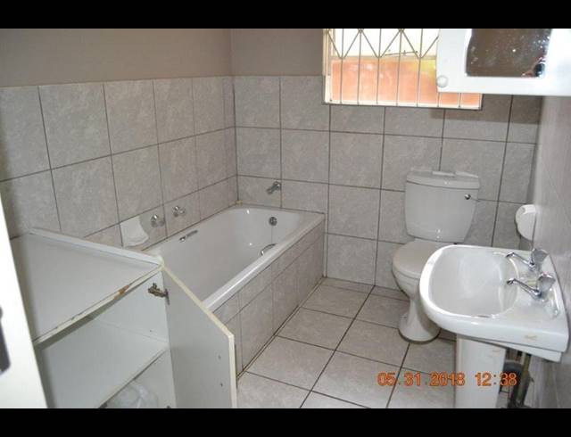 3 BEDROOM TOWNHOUSE FOR SALE IN PETERSFIELD